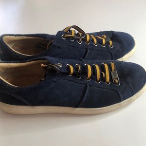 Woman’s UGG canvas blue comfort sneakers